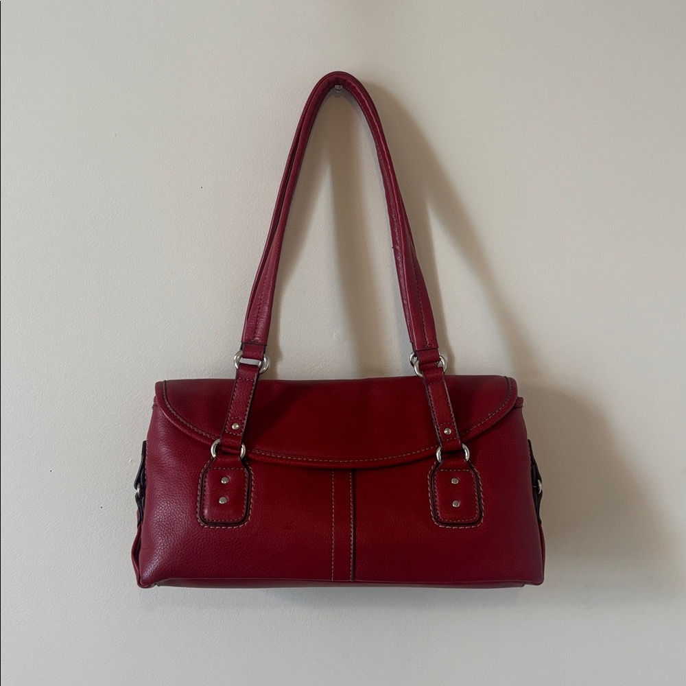 Elegant Rollo Red Leather Handbag